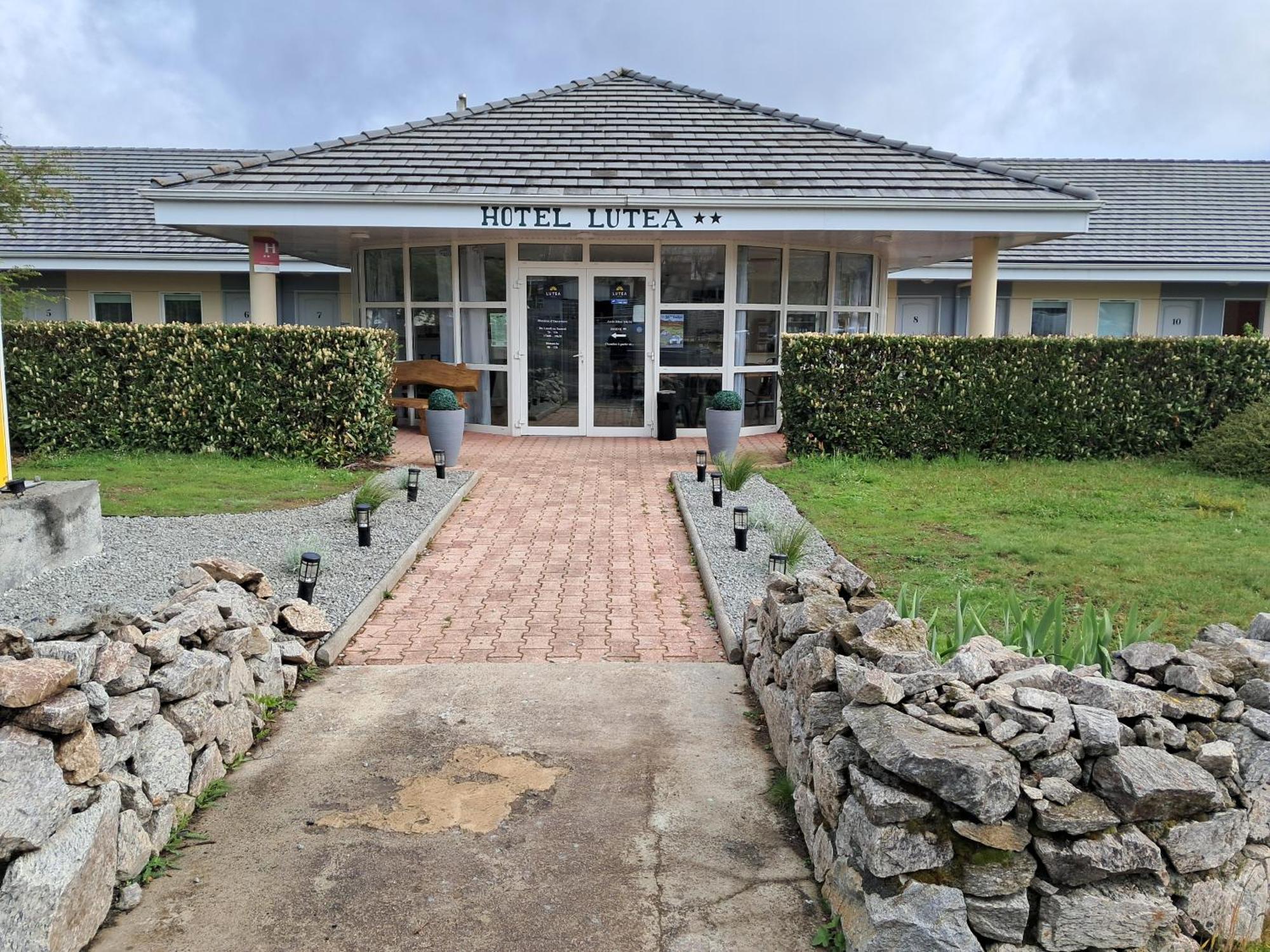 Riom-ès-Montagne The Originals Access, Hotel Le Lutea מראה חיצוני תמונה